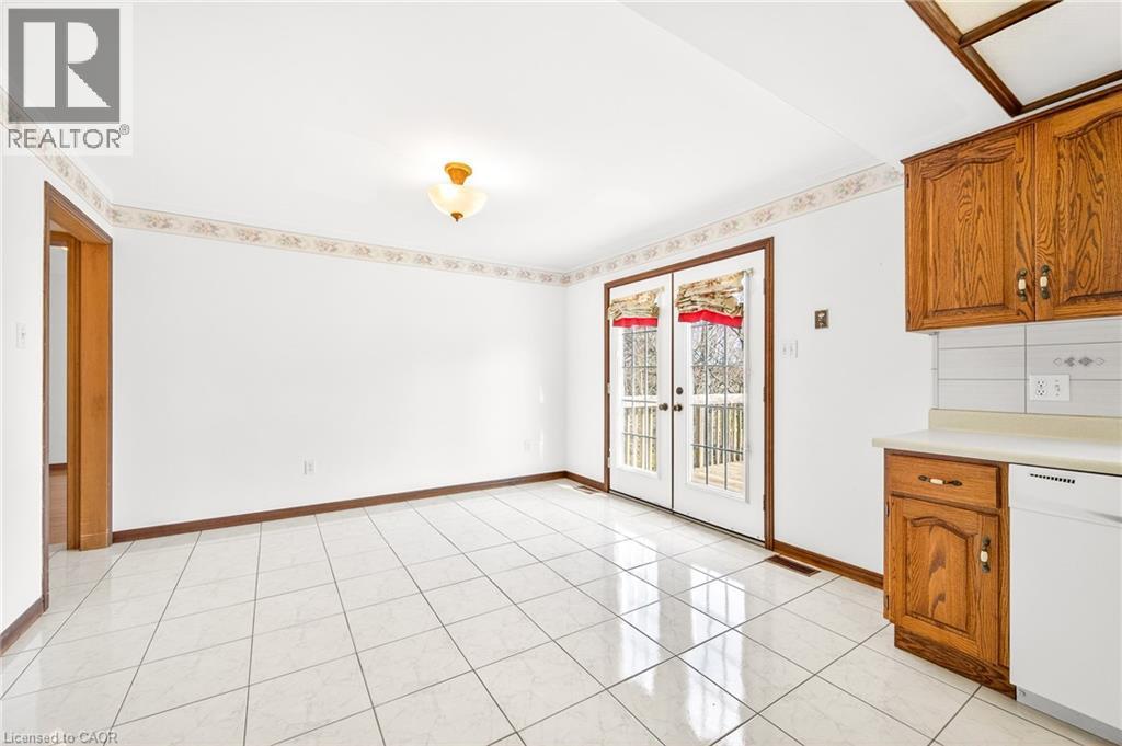 27 Trieste Place, Hamilton, ON - Indoor Photo Showing Kitchen