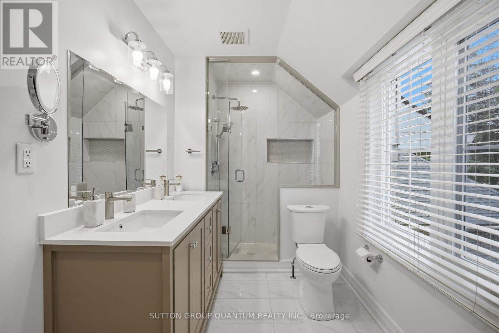 2509 King Forrest Drive, Mississauga, ON - Indoor Photo Showing Bathroom