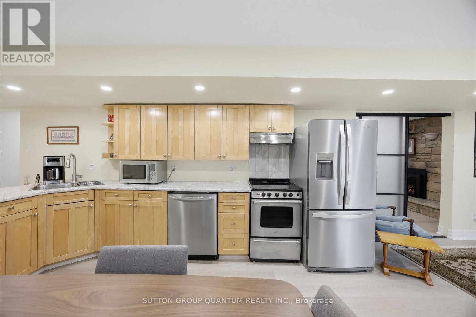 2509 King Forrest Drive, Mississauga, ON - Indoor Photo Showing Kitchen With Double Sink