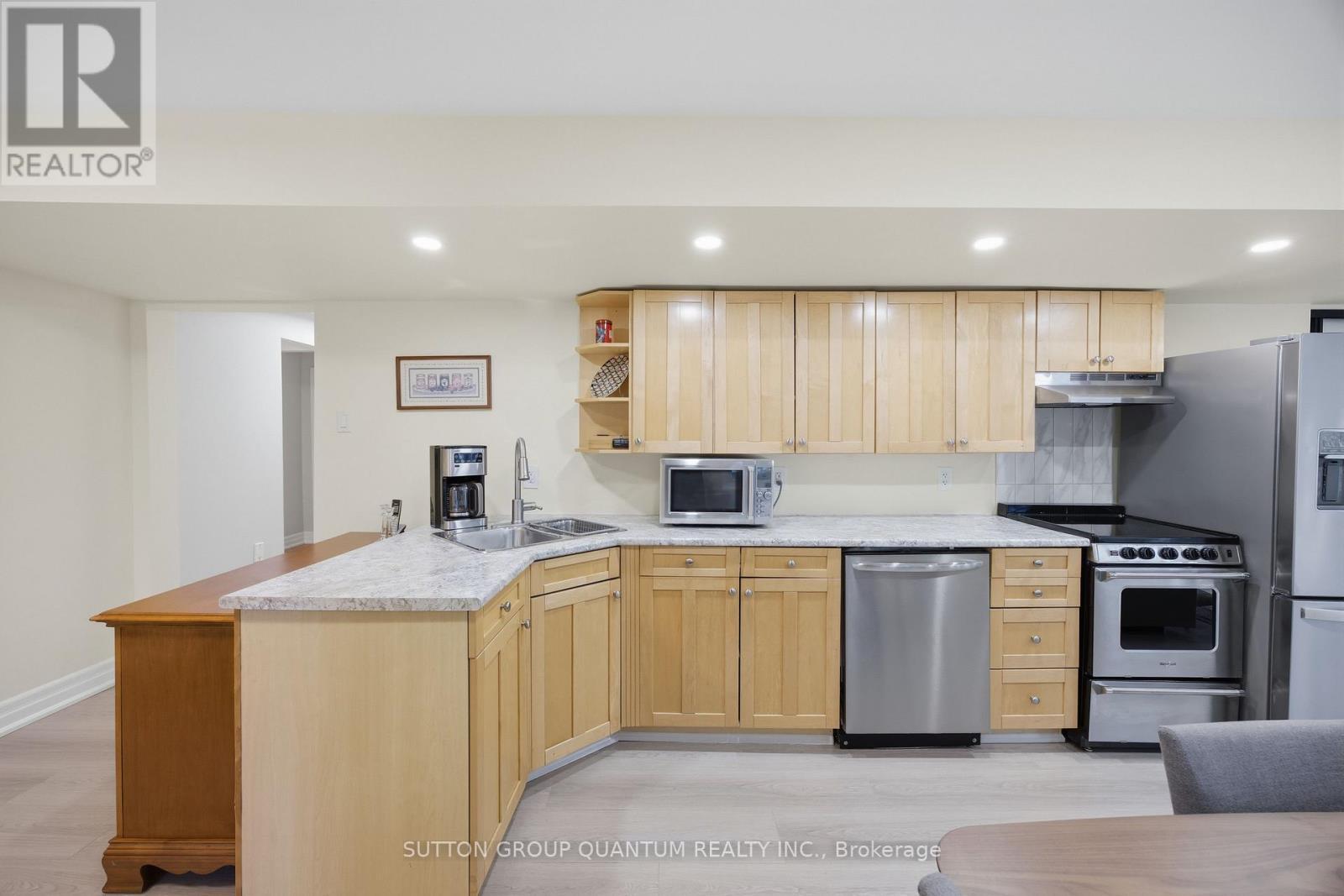 2509 King Forrest Drive, Mississauga, ON - Indoor Photo Showing Kitchen With Double Sink