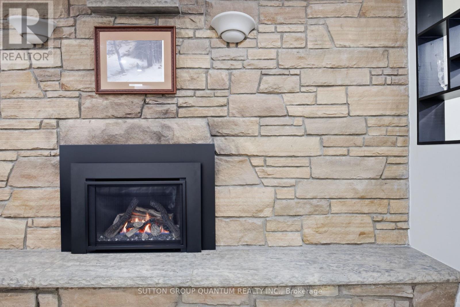 2509 King Forrest Drive, Mississauga, ON - Indoor Photo Showing Living Room With Fireplace