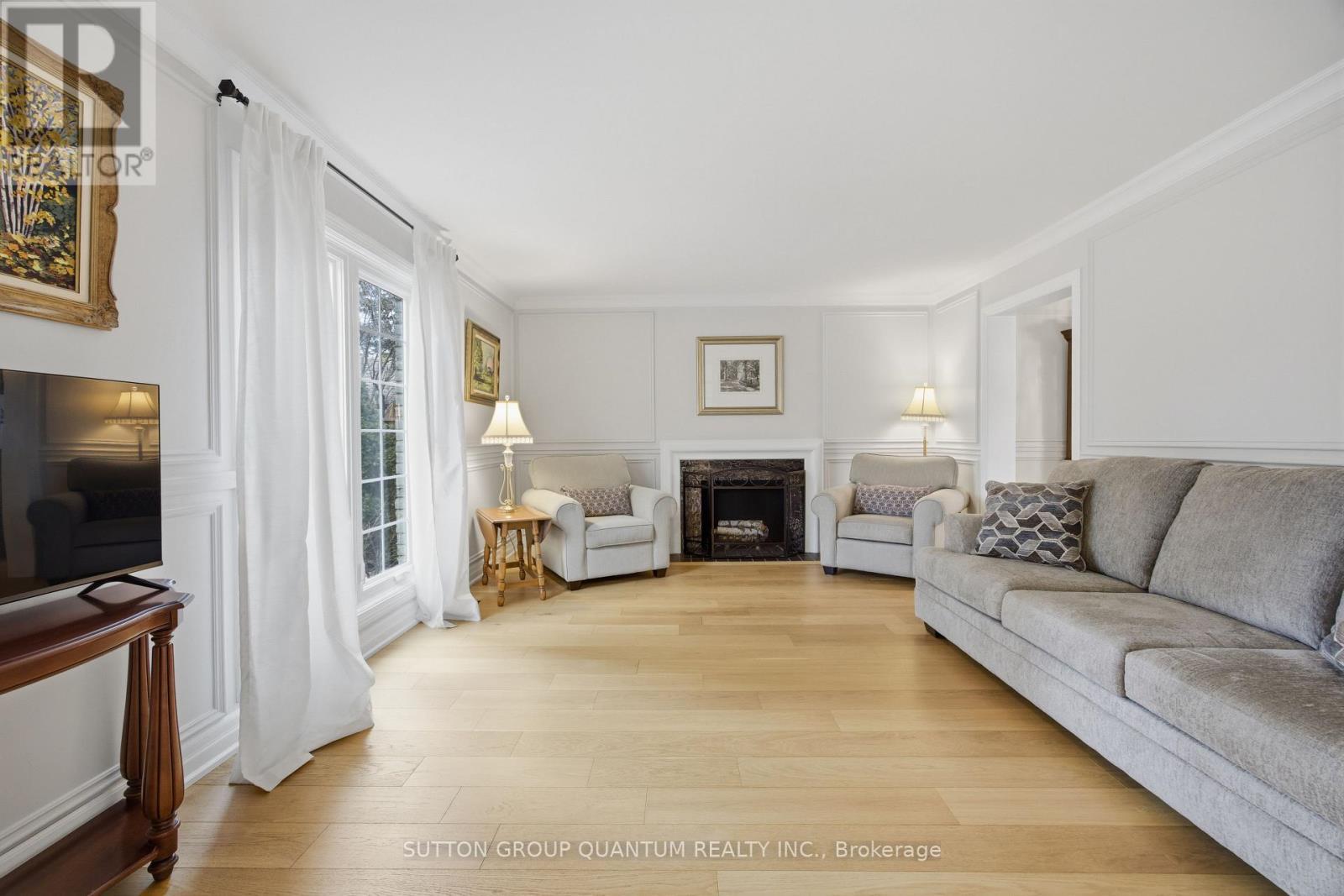 2509 King Forrest Drive, Mississauga, ON - Indoor Photo Showing Living Room With Fireplace