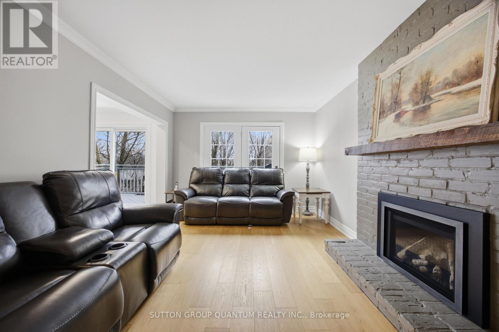 2509 King Forrest Drive, Mississauga, ON - Indoor Photo Showing Living Room With Fireplace