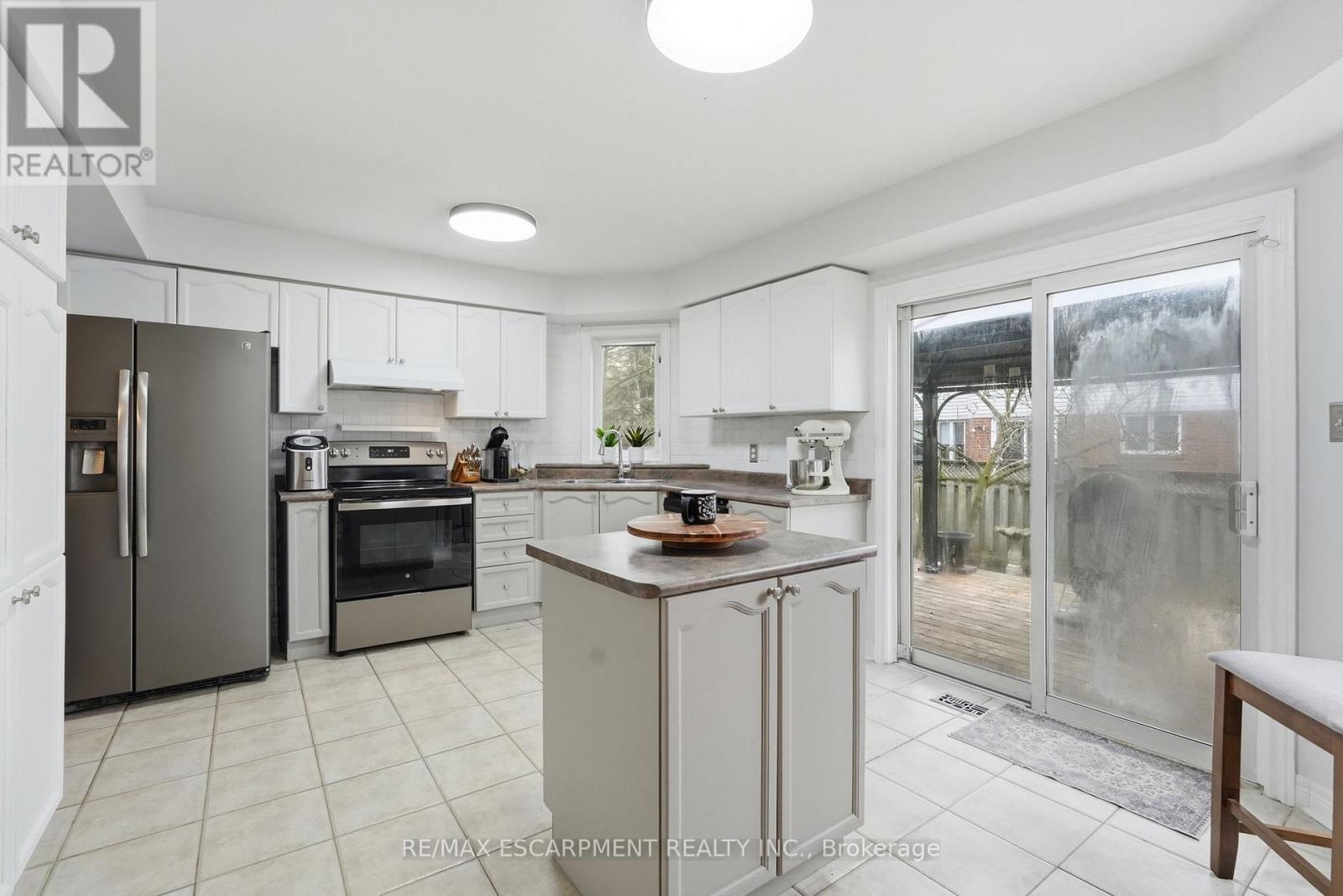 5189 Blue Spruce Avenue, Burlington, ON - Indoor Photo Showing Kitchen