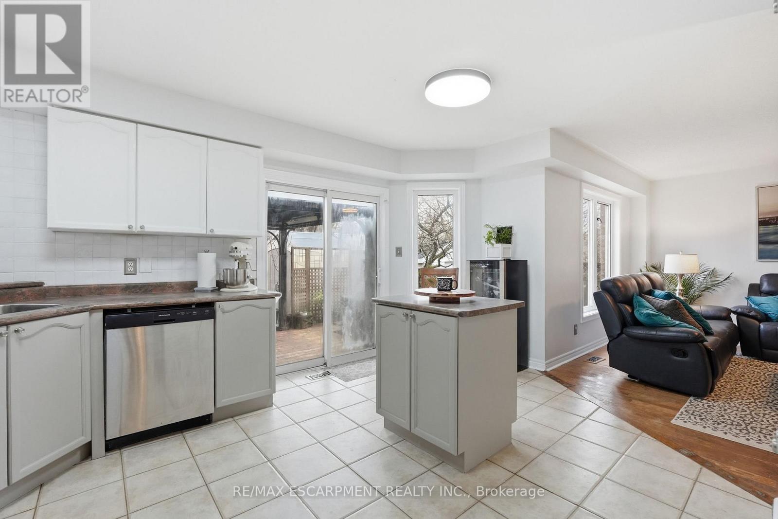 5189 Blue Spruce Avenue, Burlington, ON - Indoor Photo Showing Kitchen