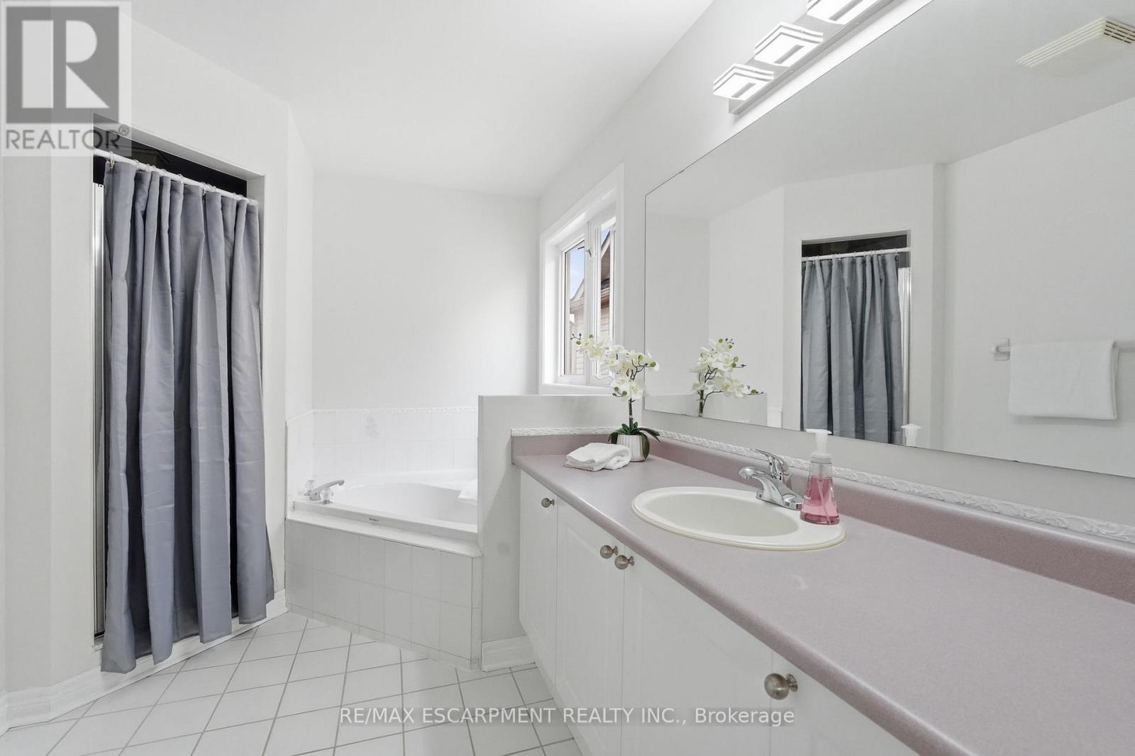 5189 Blue Spruce Avenue, Burlington, ON - Indoor Photo Showing Bathroom