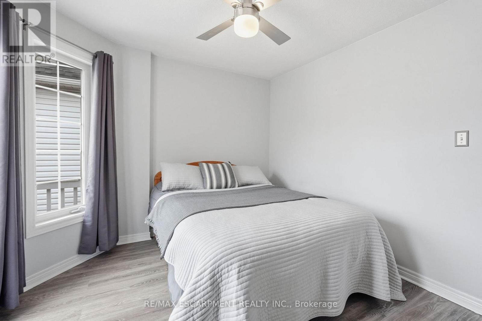 5189 Blue Spruce Avenue, Burlington, ON - Indoor Photo Showing Bedroom