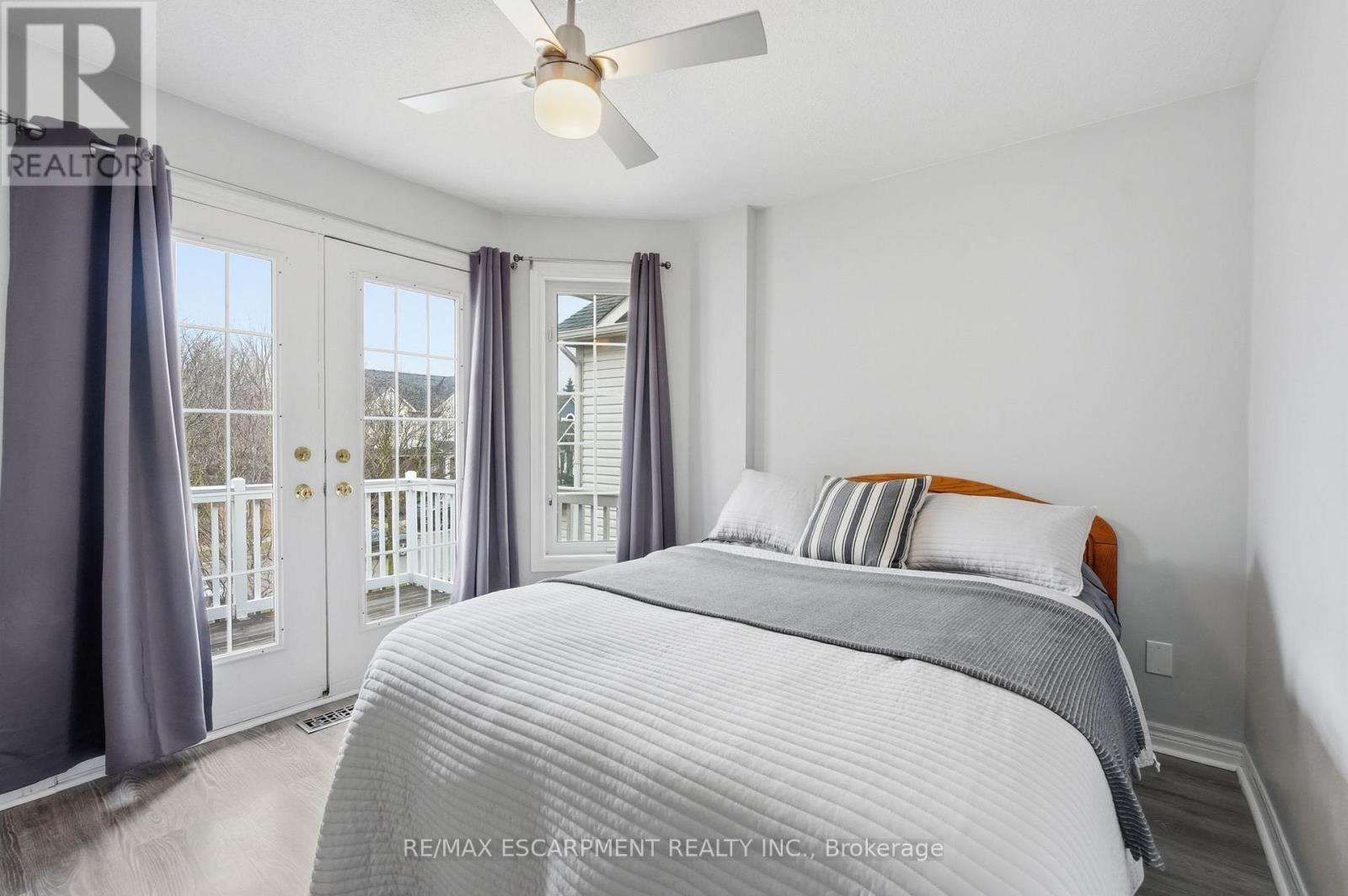 5189 Blue Spruce Avenue, Burlington, ON - Indoor Photo Showing Bedroom