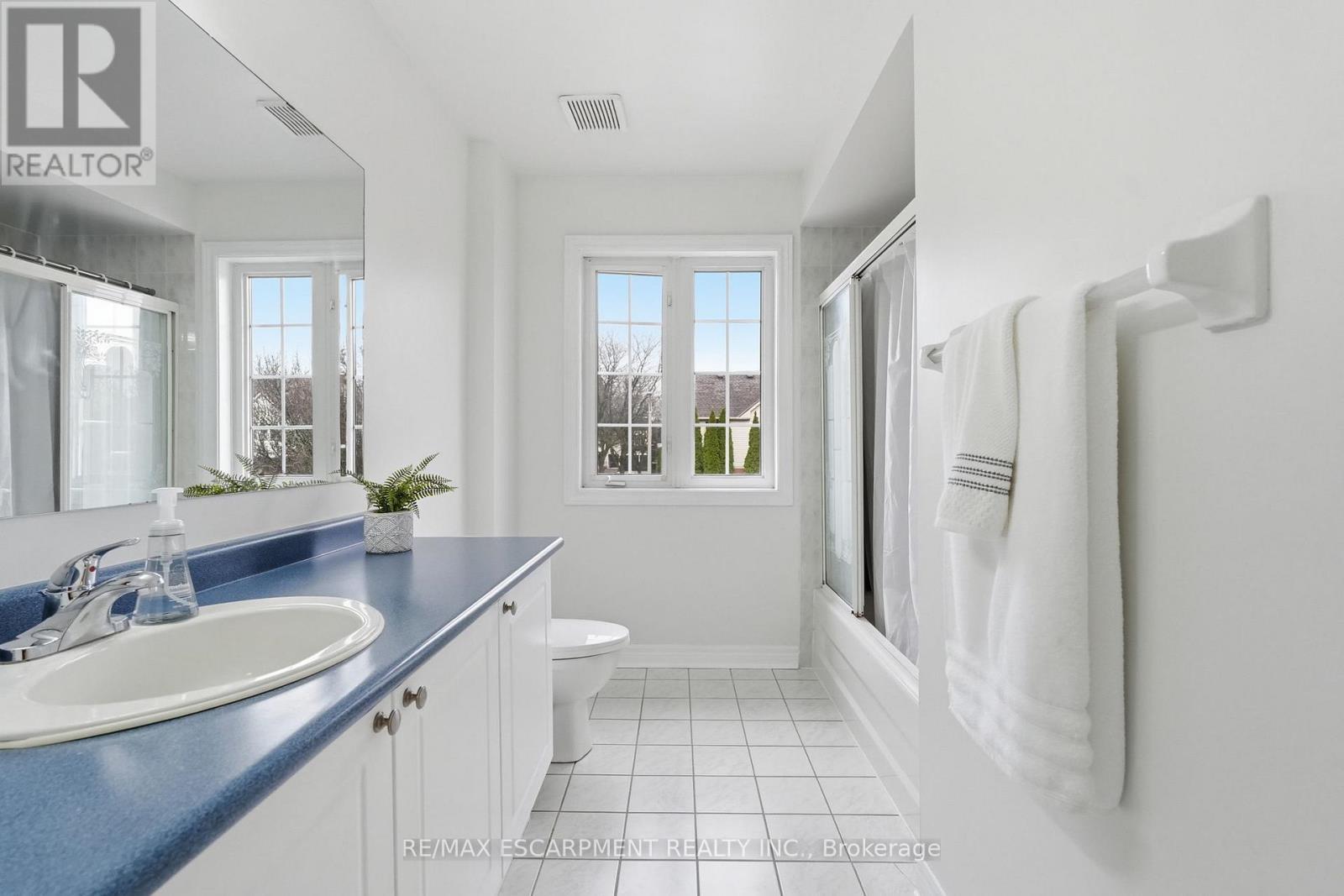 5189 Blue Spruce Avenue, Burlington, ON - Indoor Photo Showing Bathroom