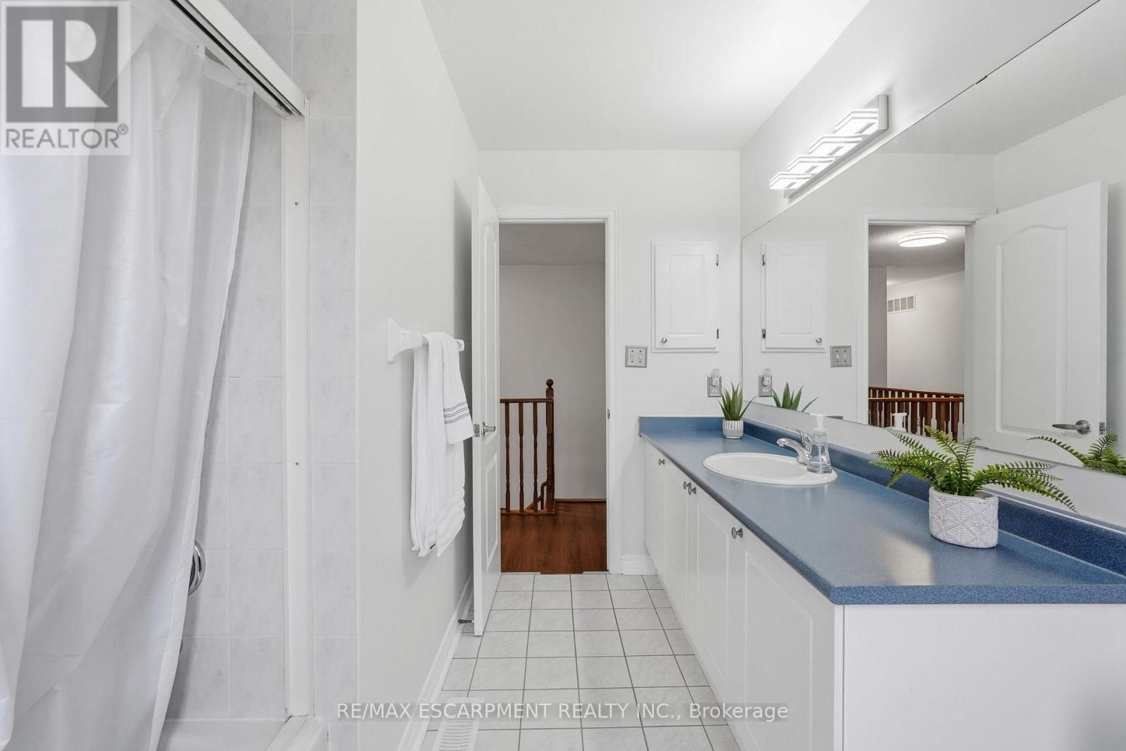 5189 Blue Spruce Avenue, Burlington, ON - Indoor Photo Showing Bathroom