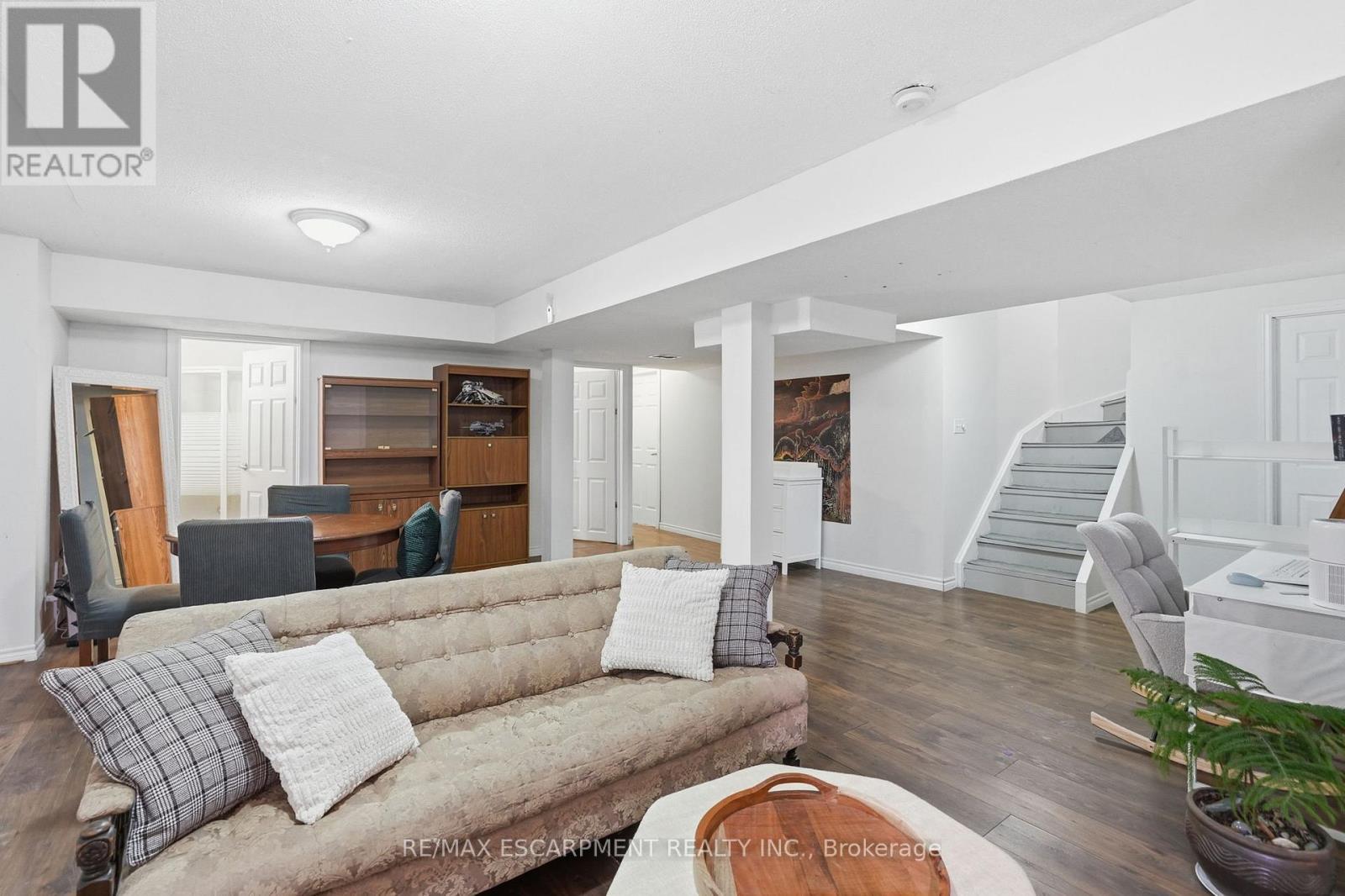 5189 Blue Spruce Avenue, Burlington, ON - Indoor Photo Showing Living Room