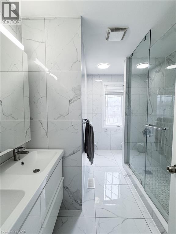 Main Bath - 215 Pine Valley Drive, Kitchener, ON - Indoor Photo Showing Bathroom