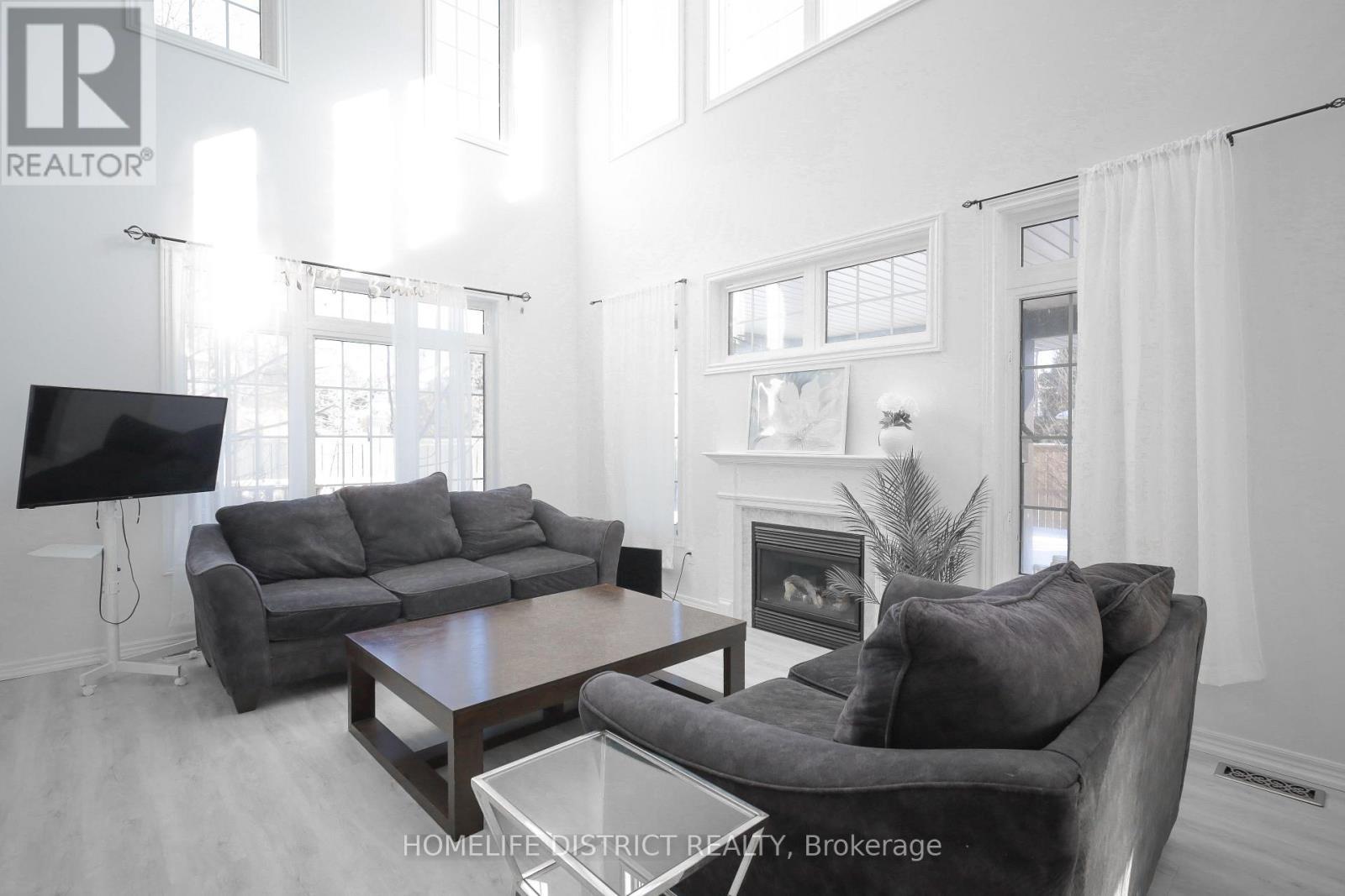 847 Greenleaf Gate, Oshawa, ON - Indoor Photo Showing Living Room With Fireplace