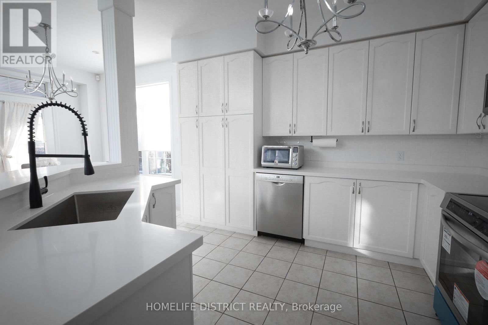 847 Greenleaf Gate, Oshawa, ON - Indoor Photo Showing Kitchen