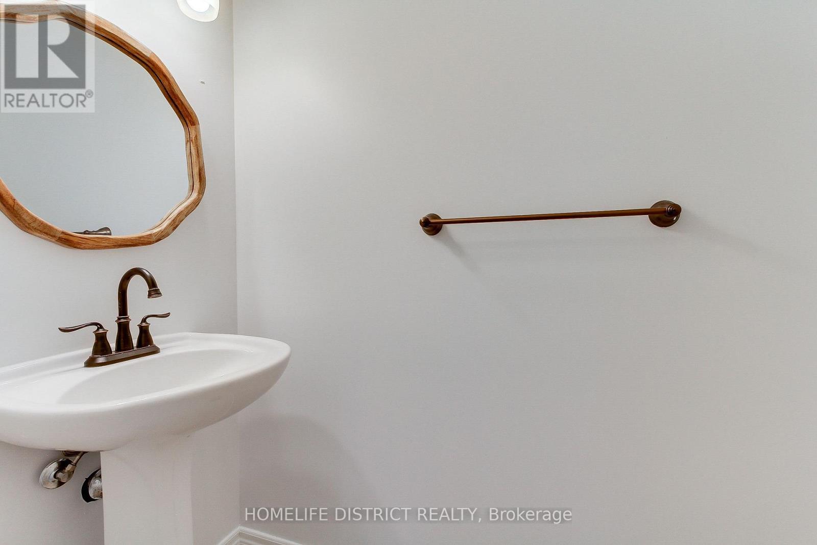 847 Greenleaf Gate, Oshawa, ON - Indoor Photo Showing Bathroom