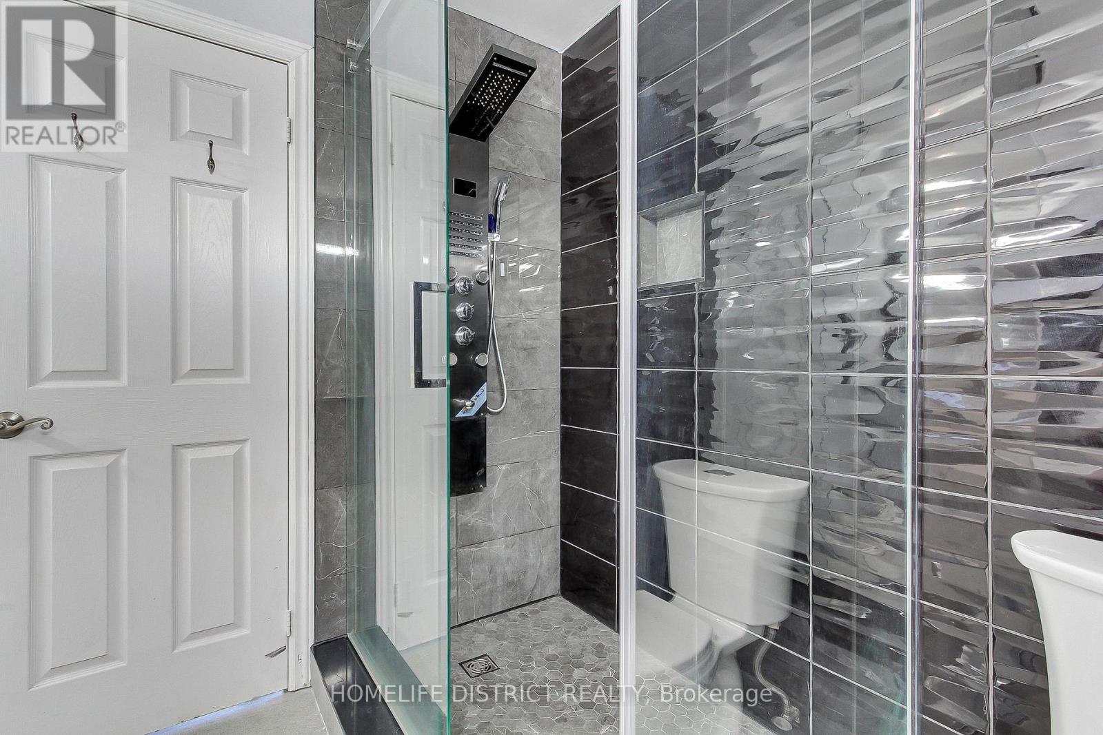 847 Greenleaf Gate, Oshawa, ON - Indoor Photo Showing Bathroom