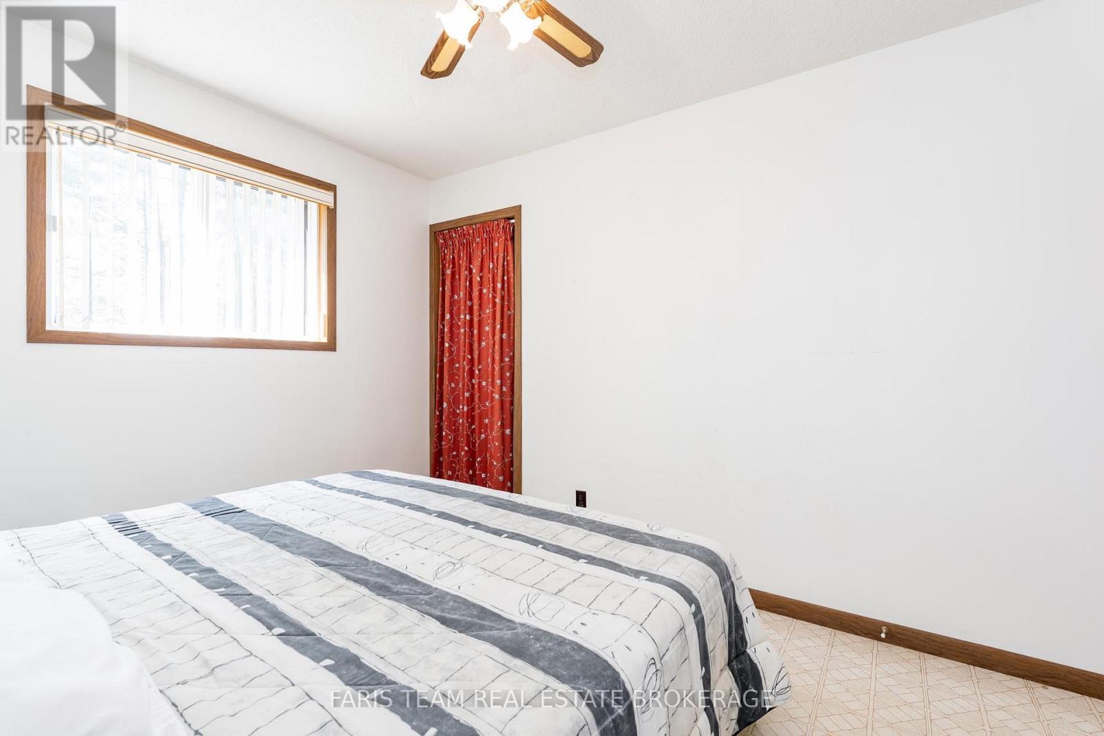 39 Rosemary Road, Tiny, ON - Indoor Photo Showing Bedroom