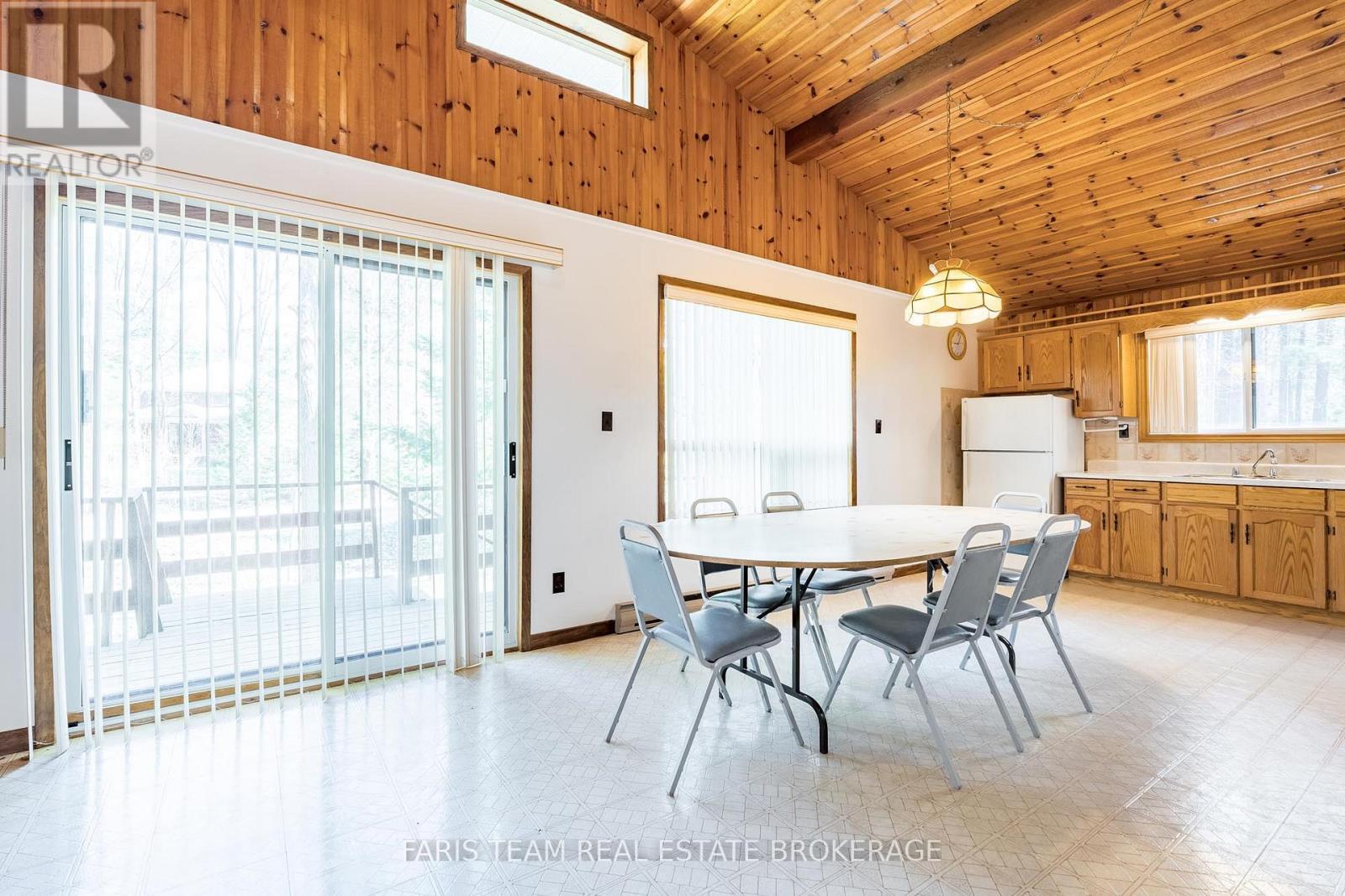 39 Rosemary Road, Tiny, ON - Indoor Photo Showing Dining Room