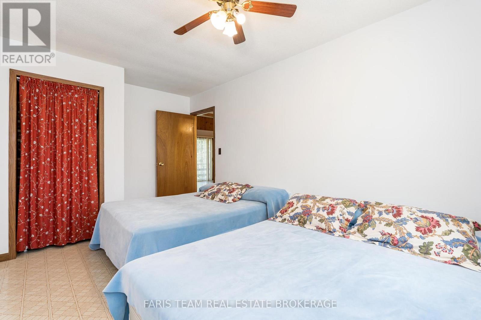 39 Rosemary Road, Tiny, ON - Indoor Photo Showing Bedroom