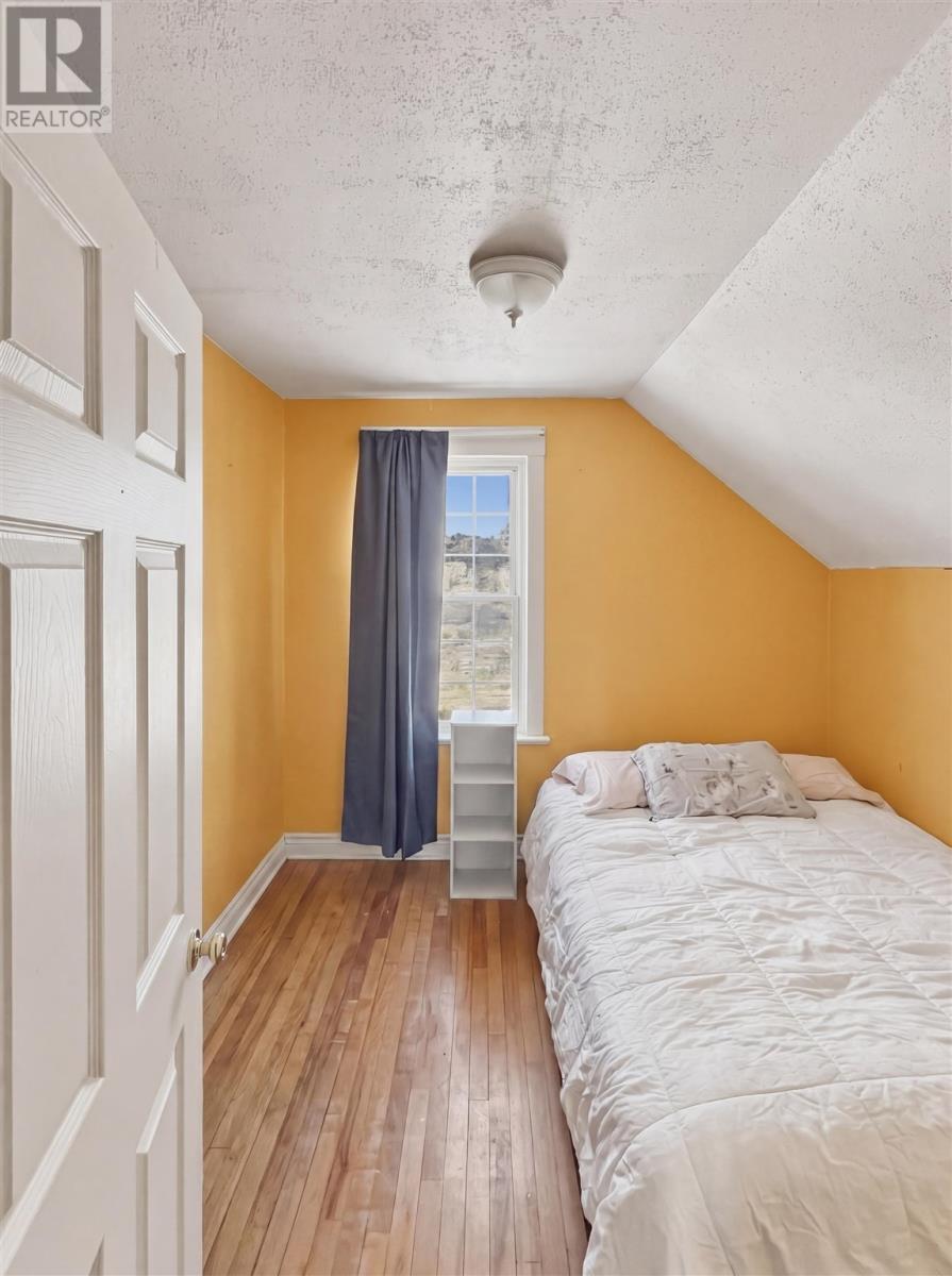 86 Pardee Ave, Sault Ste Marie, ON - Indoor Photo Showing Bedroom