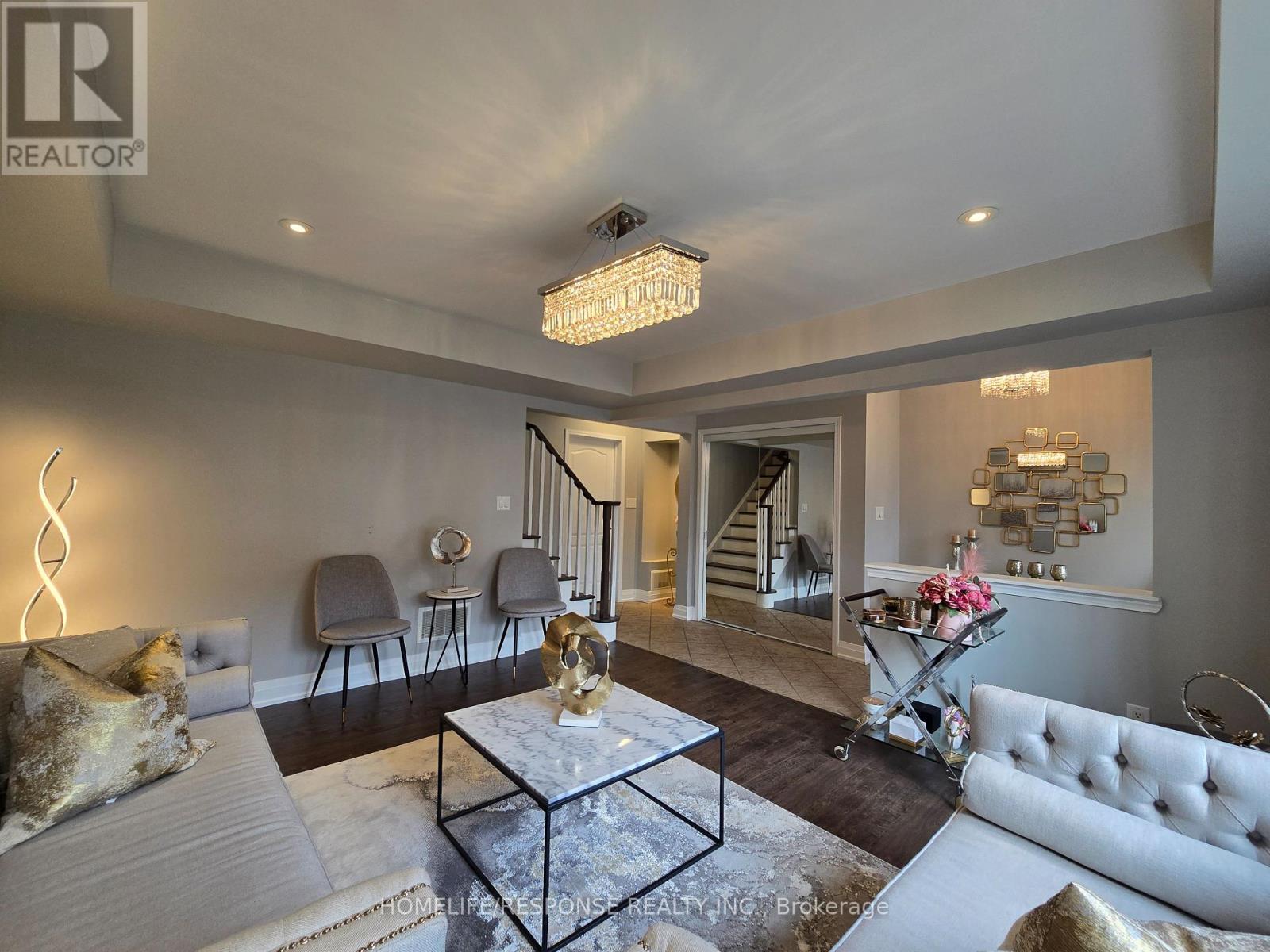 635 Scott Boulevard, Milton, ON - Indoor Photo Showing Living Room