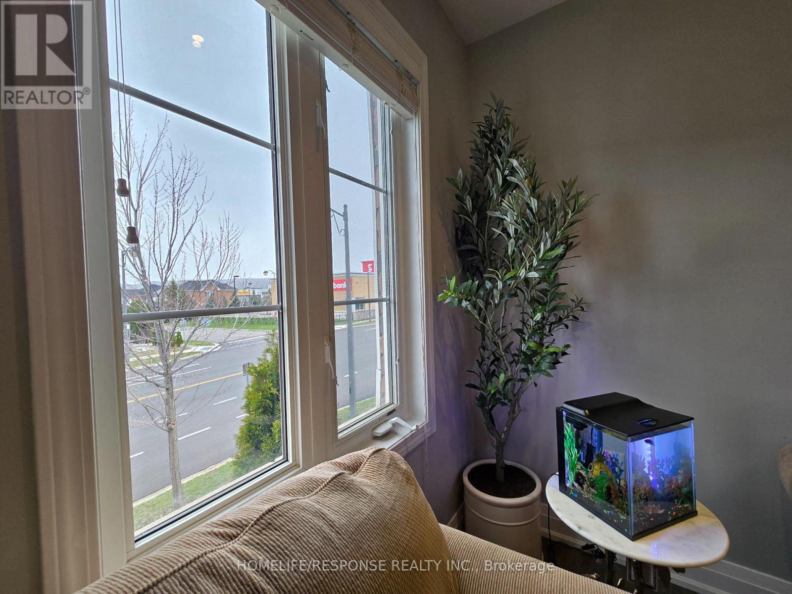 635 Scott Boulevard, Milton, ON - Indoor Photo Showing Other Room