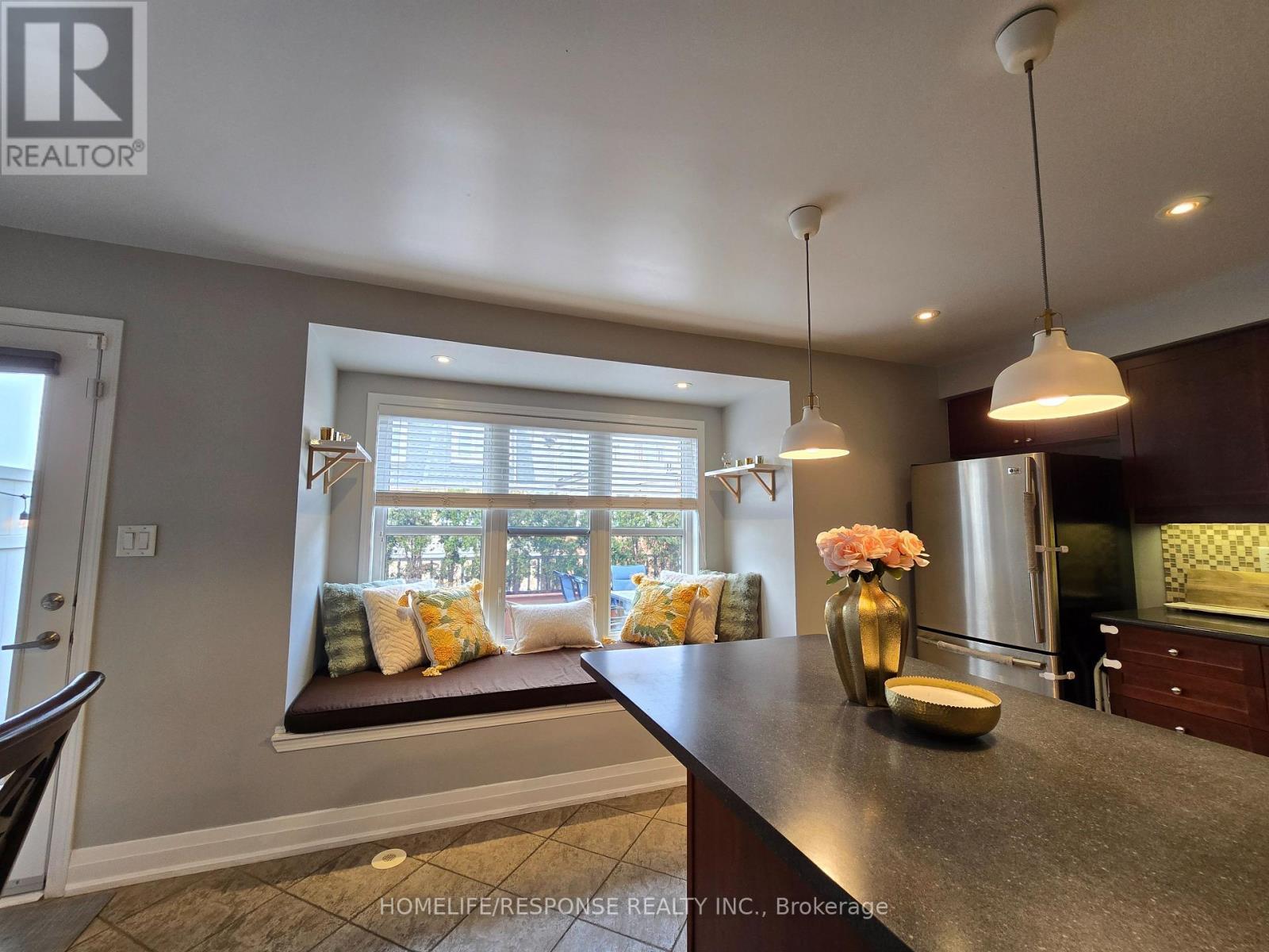 635 Scott Boulevard, Milton, ON - Indoor Photo Showing Kitchen