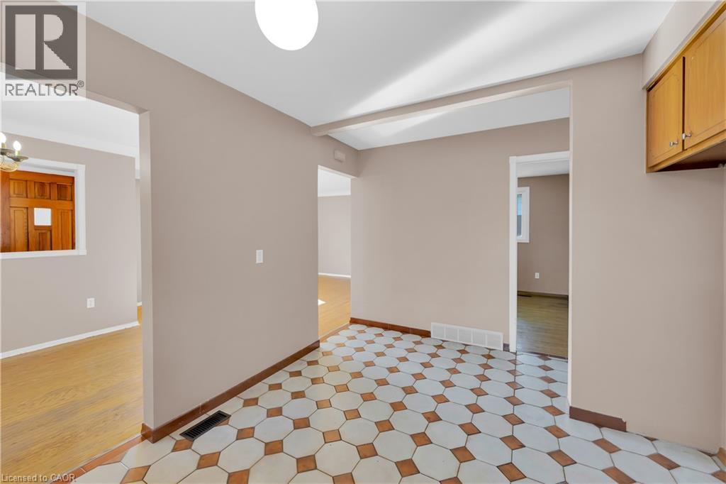 112 Purdy Crescent, Hamilton, ON - Indoor Photo Showing Other Room