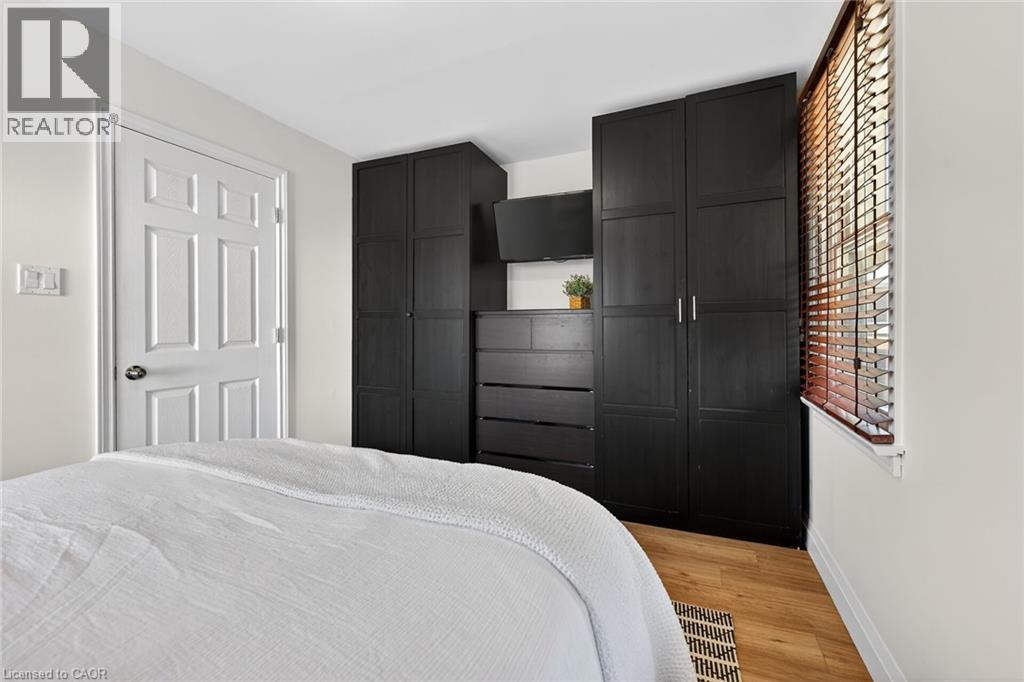 Bedroom with light wood-type flooring - 844 Upper Wellington Street, Hamilton, ON - Indoor Photo Showing Bedroom