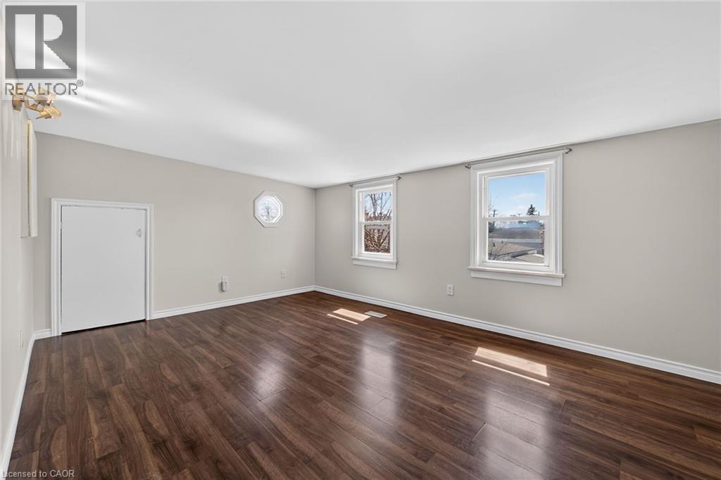 Spare room featuring dark wood-style flooring and baseboards - 844 Upper Wellington Street, Hamilton, ON - Indoor Photo Showing Other Room
