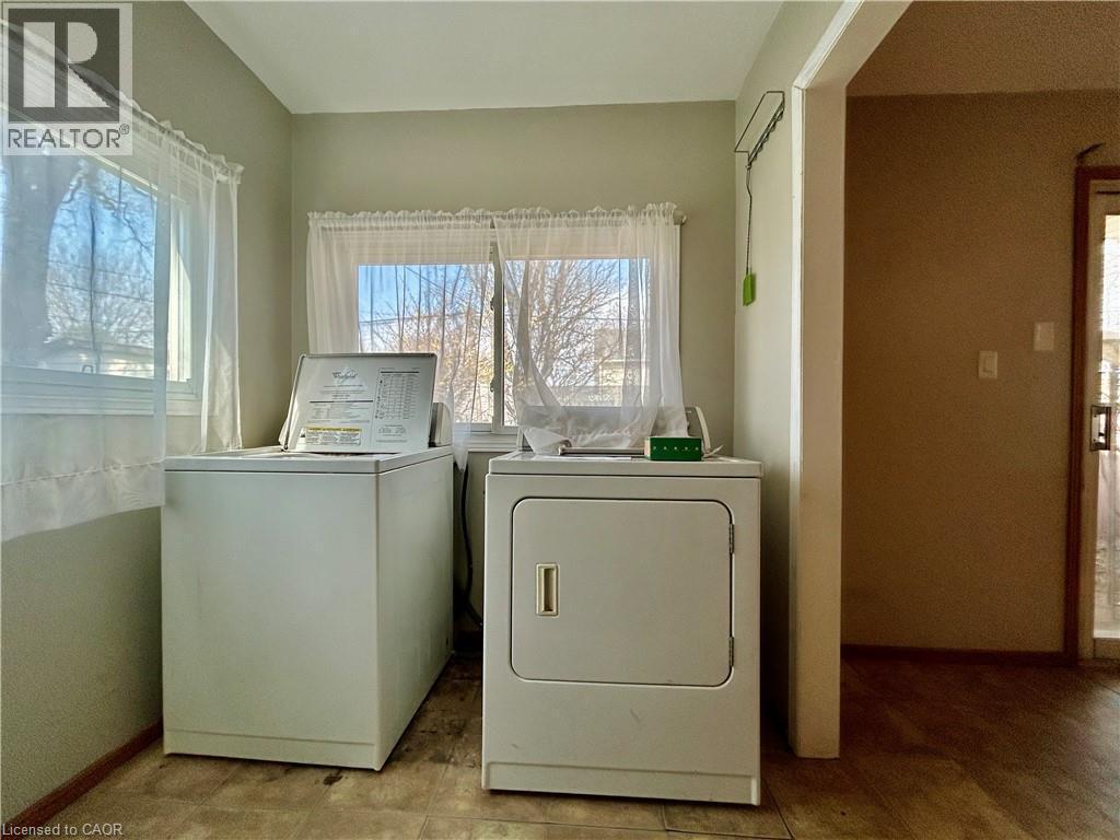 153 Cameron Avenue N, Hamilton, ON - Indoor Photo Showing Laundry Room