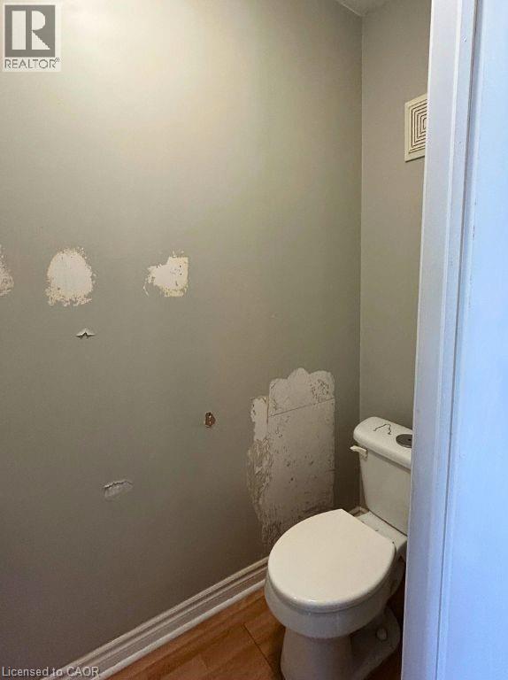 153 Cameron Avenue N, Hamilton, ON - Indoor Photo Showing Bathroom