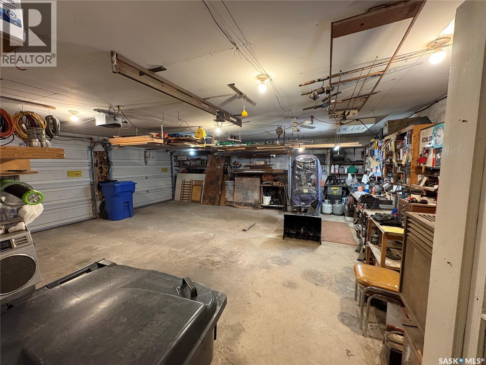 109 Road Avenue, Langenburg, SK - Indoor Photo Showing Garage