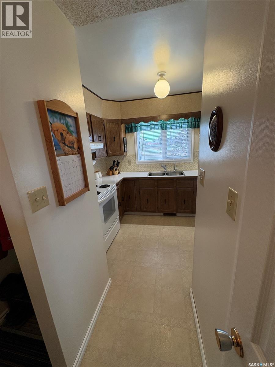 109 Road Avenue, Langenburg, SK - Indoor Photo Showing Kitchen