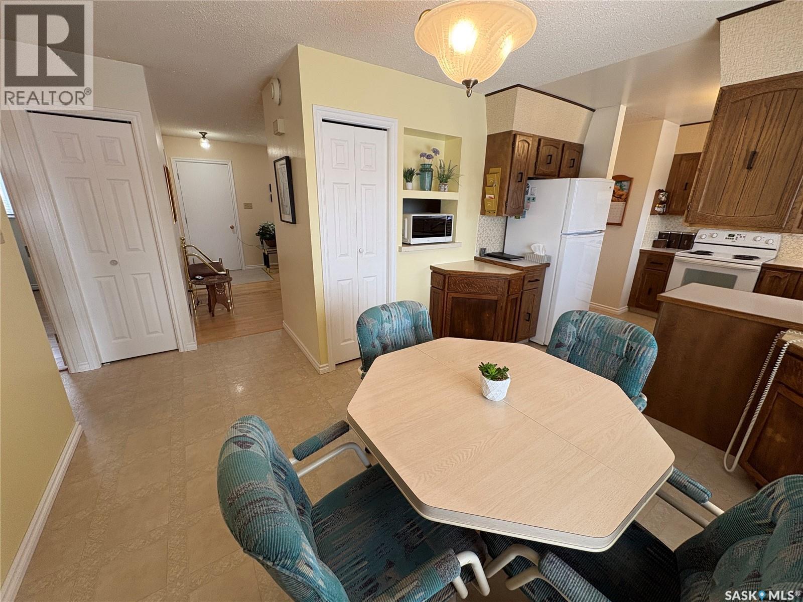 109 Road Avenue, Langenburg, SK - Indoor Photo Showing Dining Room