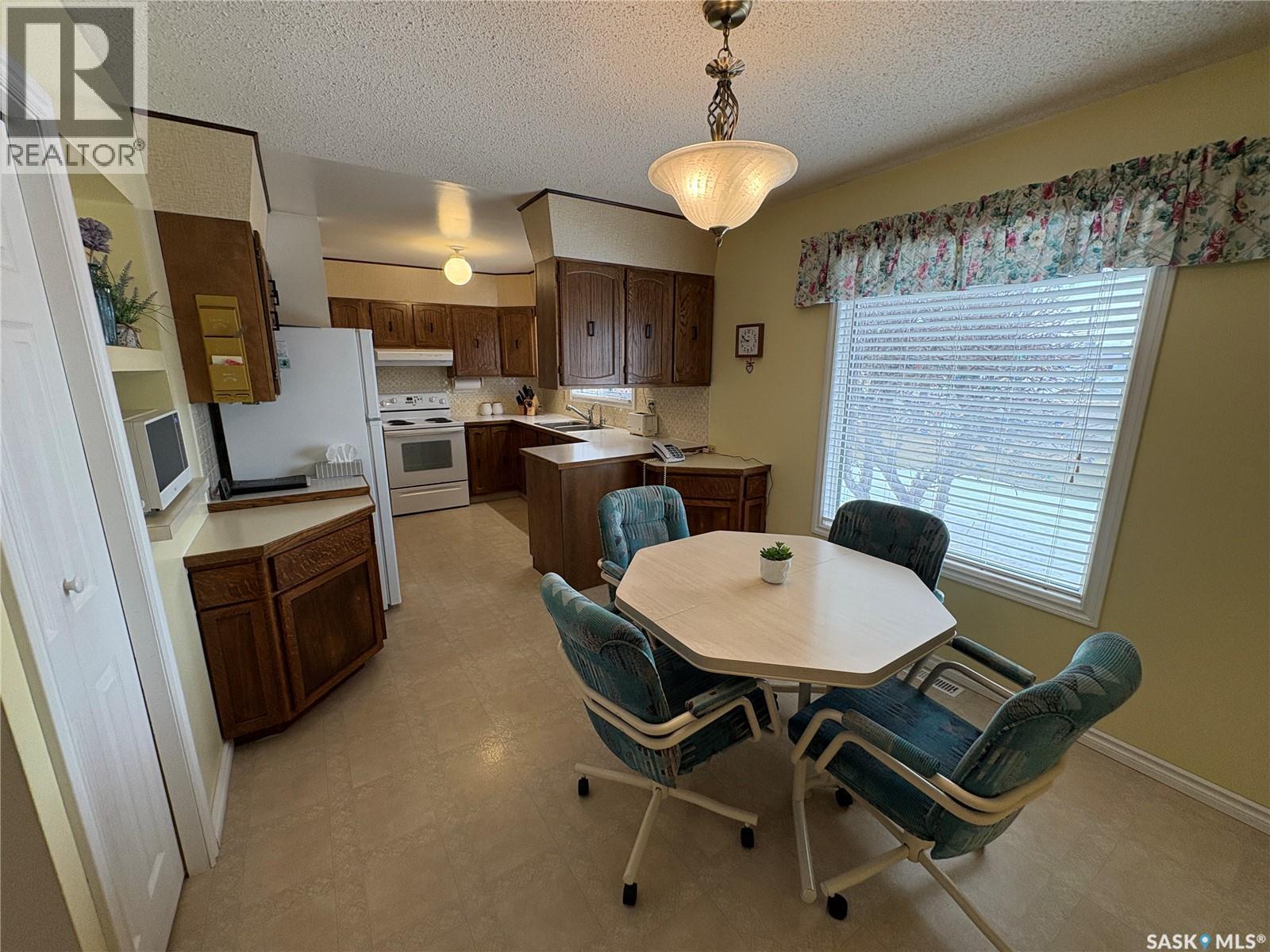 109 Road Avenue, Langenburg, SK - Indoor Photo Showing Dining Room