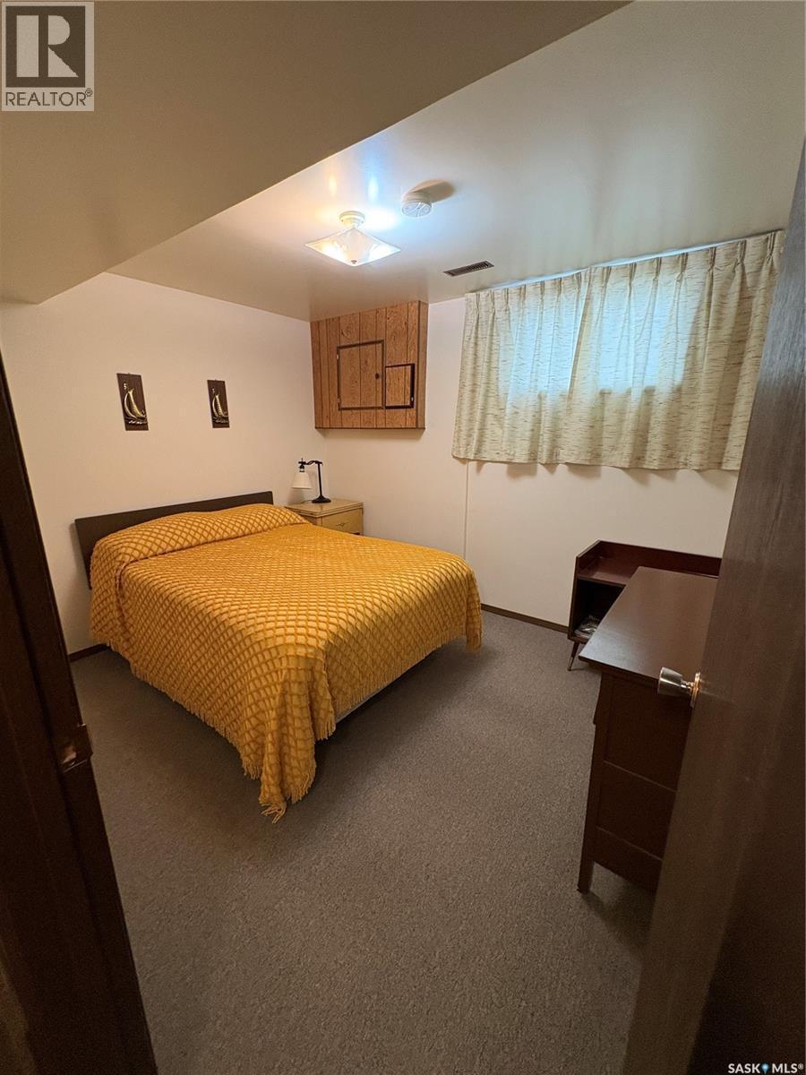 109 Road Avenue, Langenburg, SK - Indoor Photo Showing Bedroom