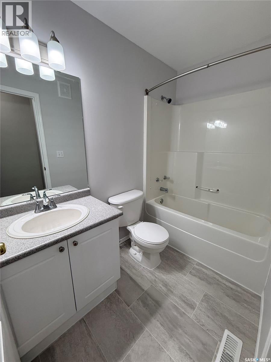 32 809 Kristjanson Road, Saskatoon, SK - Indoor Photo Showing Bathroom