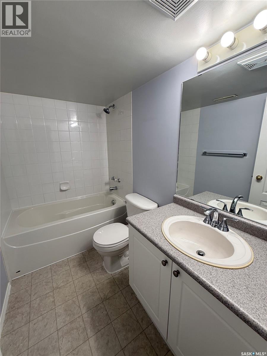 32 809 Kristjanson Road, Saskatoon, SK - Indoor Photo Showing Bathroom
