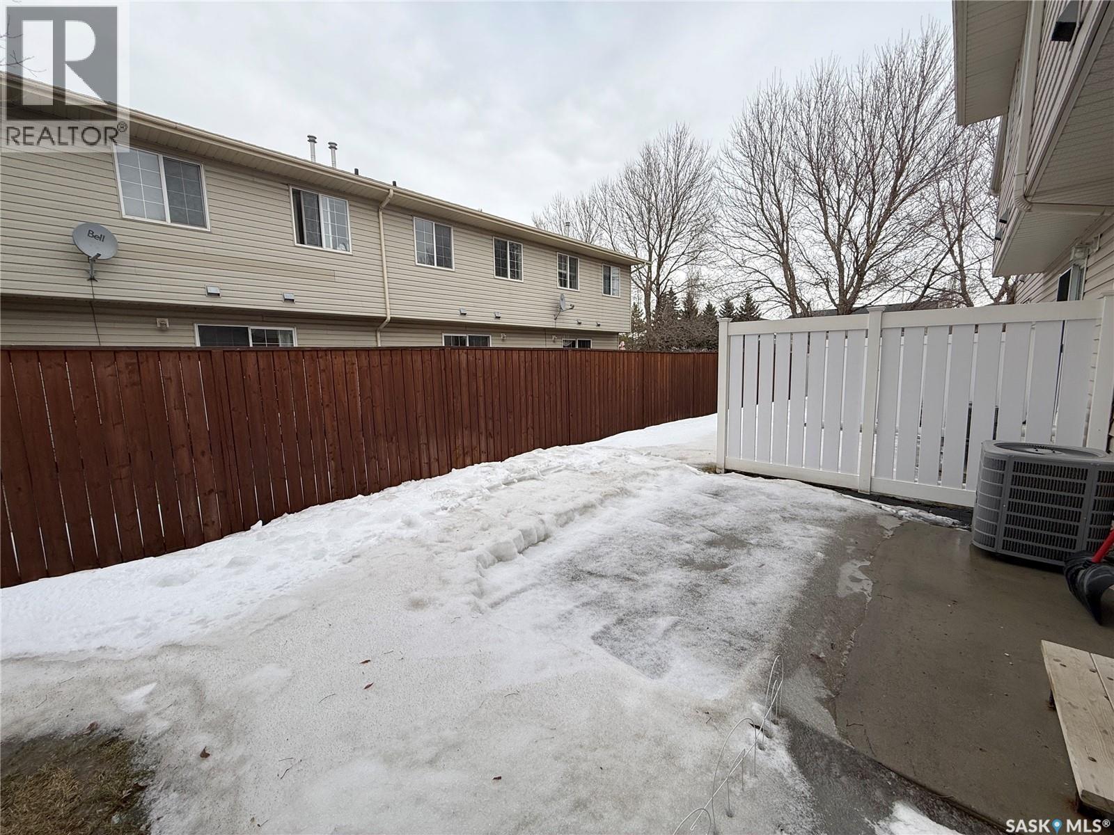 32 809 Kristjanson Road, Saskatoon, SK - Outdoor