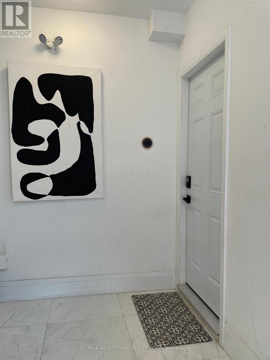 66 Wellington Street S, Hamilton, ON - Indoor Photo Showing Other Room