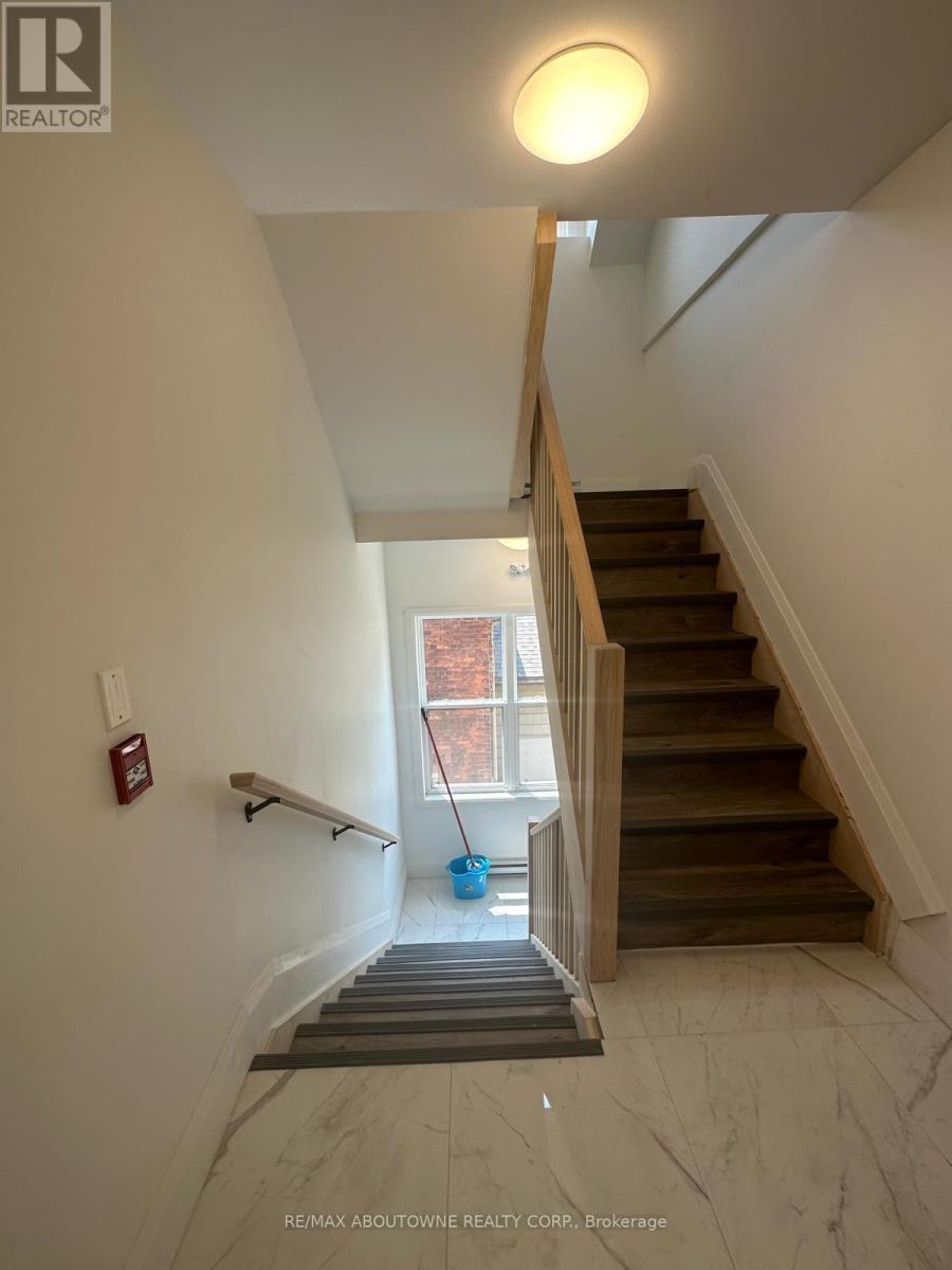 66 Wellington Street S, Hamilton, ON - Indoor Photo Showing Other Room