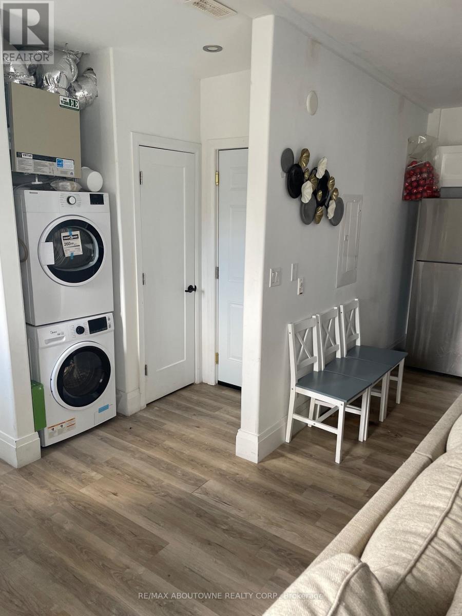 66 Wellington Street S, Hamilton, ON - Indoor Photo Showing Laundry Room