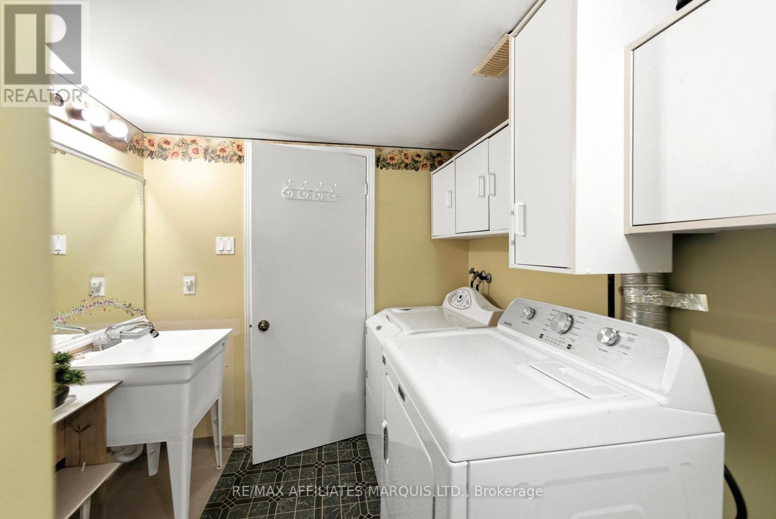 672 Champlain Drive, Cornwall, ON - Indoor Photo Showing Laundry Room