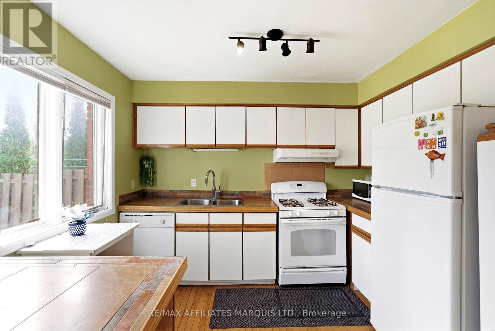 672 Champlain Drive, Cornwall, ON - Indoor Photo Showing Kitchen With Double Sink