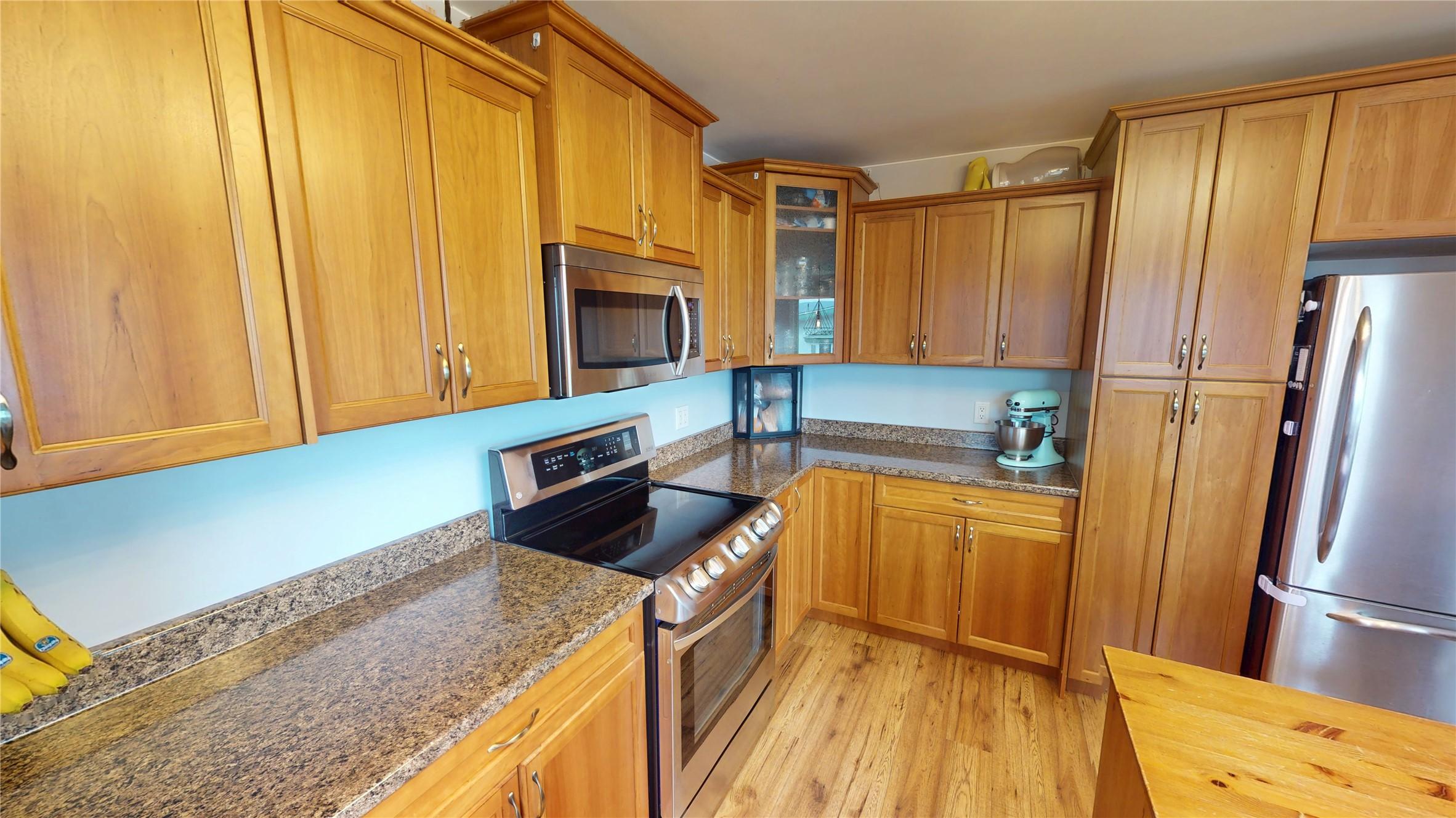 2620 3Rd Street, Cranbrook, BC - Indoor Photo Showing Kitchen