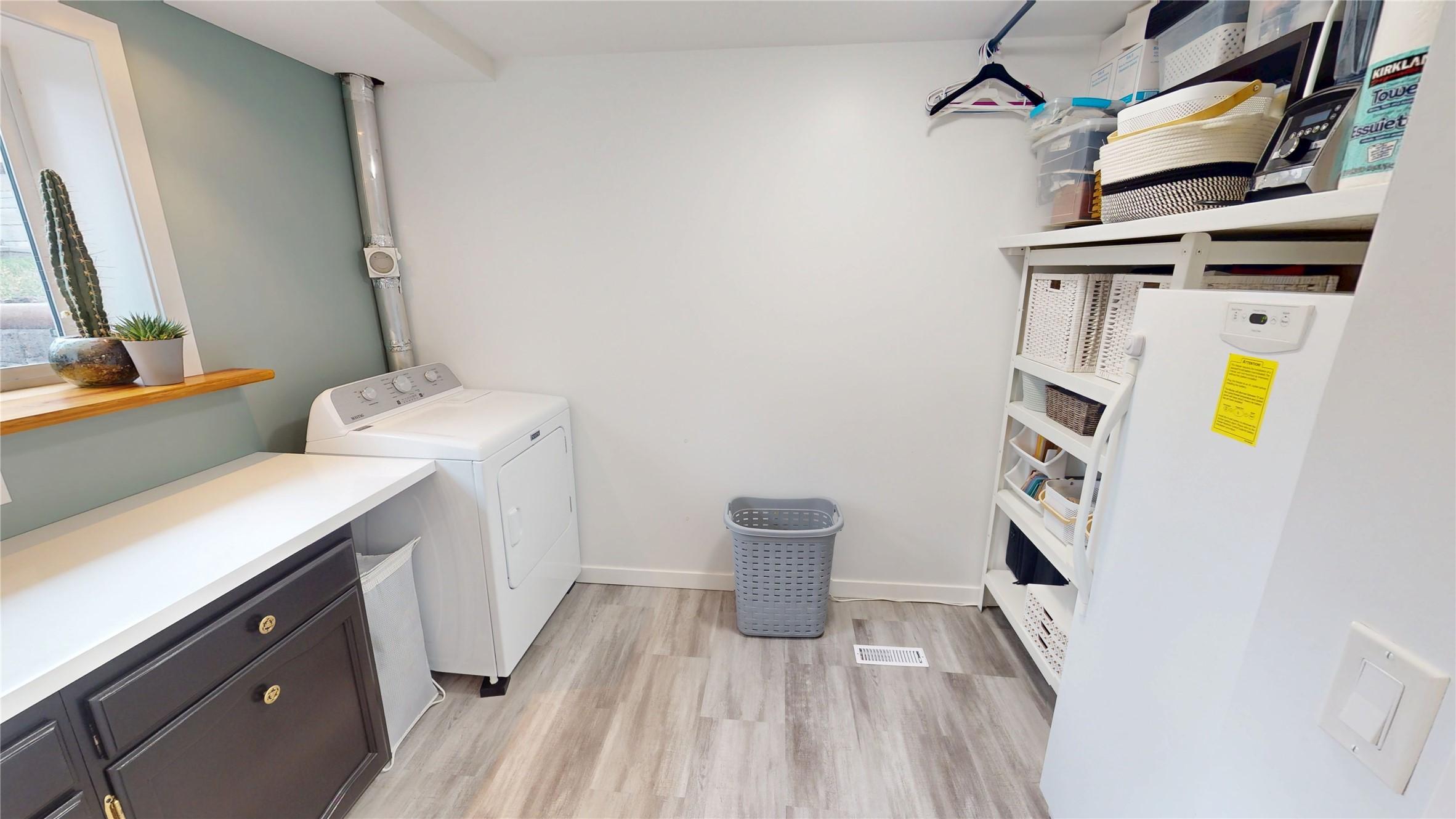 2620 3Rd Street, Cranbrook, BC - Indoor Photo Showing Laundry Room
