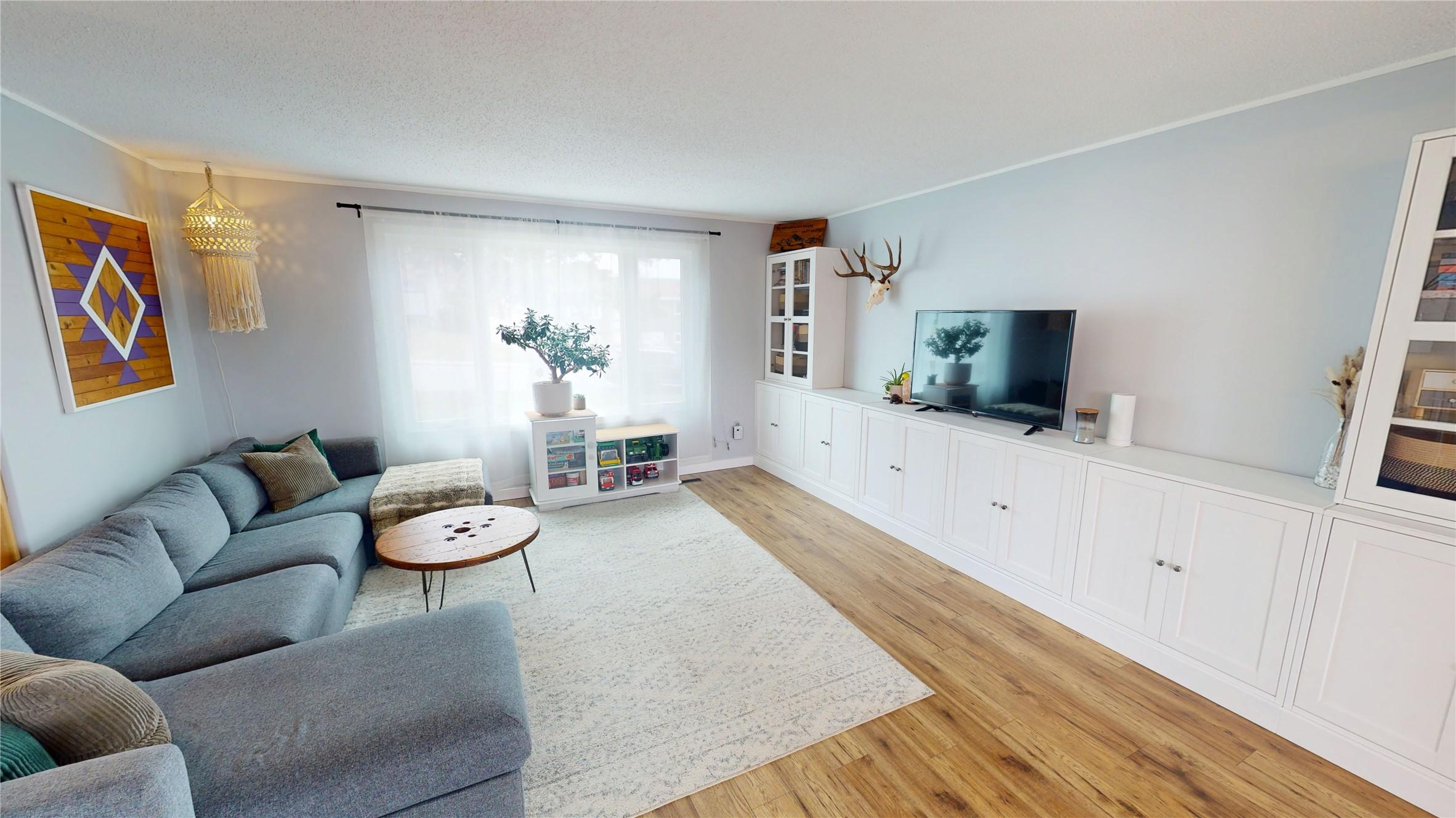 2620 3Rd Street, Cranbrook, BC - Indoor Photo Showing Living Room