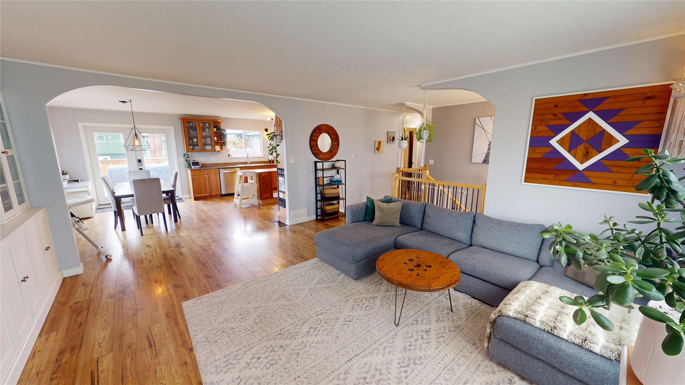 2620 3Rd Street, Cranbrook, BC - Indoor Photo Showing Living Room