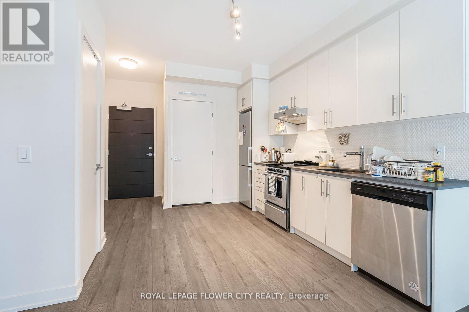 907 - 212 King William Street S, Hamilton, ON - Indoor Photo Showing Kitchen With Stainless Steel Kitchen